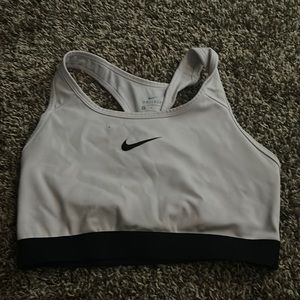 White Nike sports bra with no patting